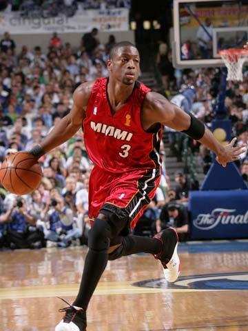 看国米的球也就从11／12赛季开始，最开始一直用...（自11／12赛季才入坑国米，起初一直用...）