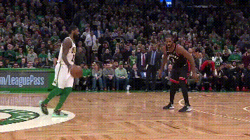 足球报：韩鹏是否继续执教泰山将取决于俱乐部的战略（足球报：韩鹏能否继续执掌泰山取决于俱乐部战略）