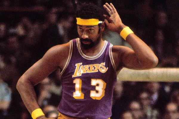 德国杯半场：屡次错失良机，荷尔斯泰因客场0-0汉堡（德国杯半场：荷尔斯泰因客场屡失良机，与汉堡0-0互交白卷）