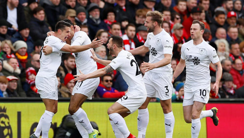 无敌！约基奇21中15爆砍56分16板15助2帽，加时赛独得10分奠定胜局（统治全场！约基奇21投15中砍56分16板15助2帽，加时独得10分锁定胜利）