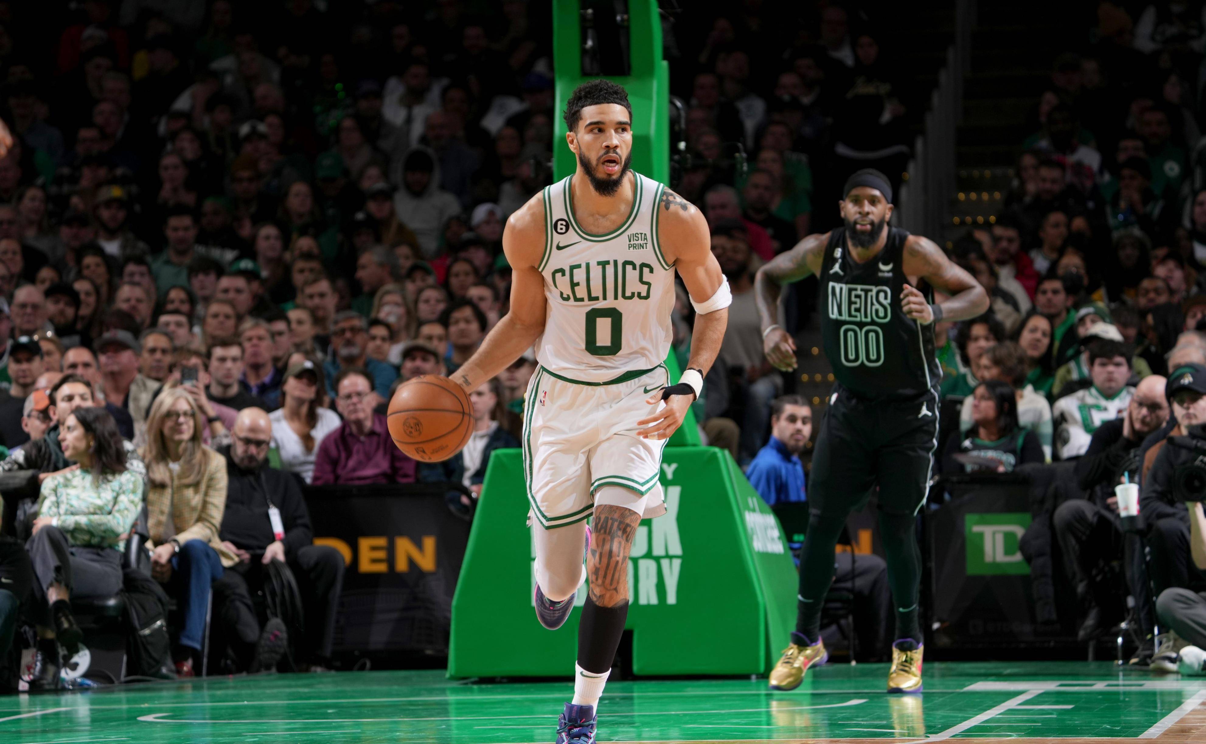 美媒：由于库里缺阵，76人主场最低门票降至8美元（美媒：因库里缺席，76人主场最低票价仅8美元）