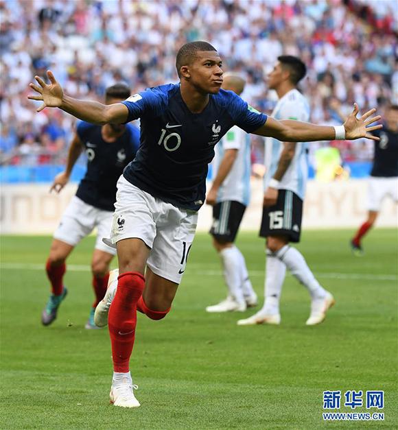 犯规如麻！青岛vs广厦三节累计36次犯规&51次罚球（哨声不断！青岛vs广厦三节合计36犯规、51次罚球）