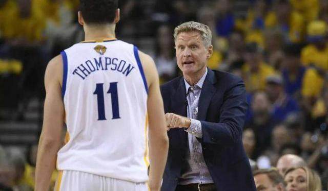 伯尔尼主帅谈骚乱：维拉球员在看台下庆祝，球迷认为被挑衅了（伯尔尼主帅解读骚乱：维拉球员看台下庆祝被球迷视为挑衅）