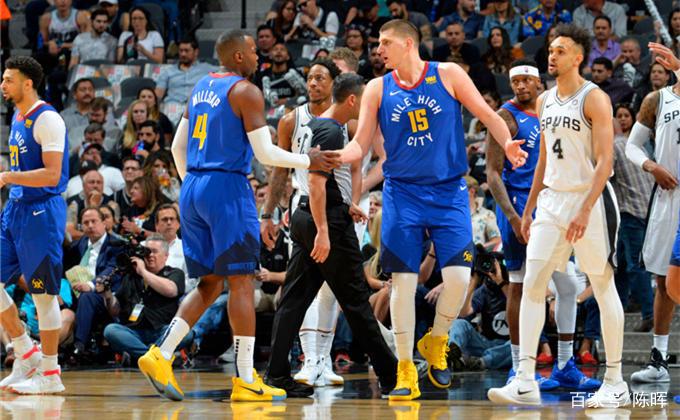 记者：2026年元旦前后津门虎收队冬训，先去海口再去海外拉练（津门虎将于2026年元旦前后集结冬训：先赴海口，后赴海外拉练）