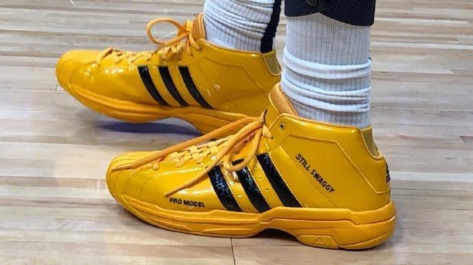 东体：明年3月份国足可能与打进世界杯正赛的亚洲球队热身（东体：国足明年3月或与晋级世界杯正赛的亚洲球队进行热身赛）