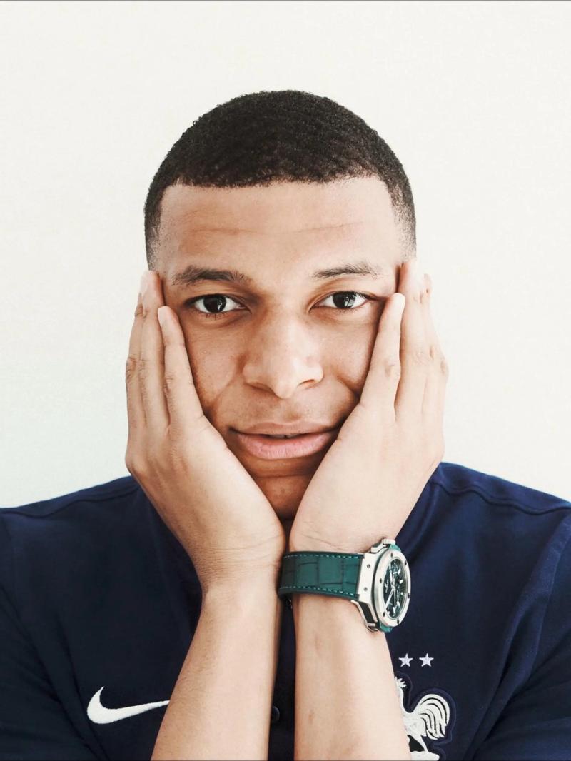 法国队11月大名单：姆巴佩领衔，坎特、谢尔基在列（法国队11月名单出炉：姆巴佩领军，坎特与谢尔基入选）