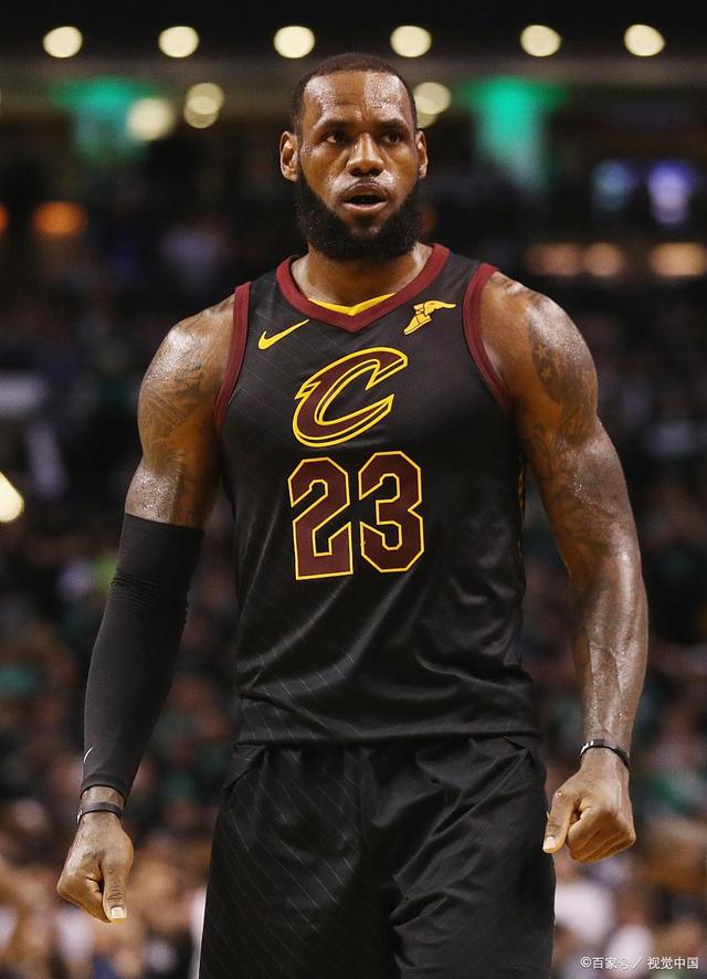 足球西甲豪门签下才华中场，合约长达七年（西甲豪门敲定天赋中场，签下七年长约）