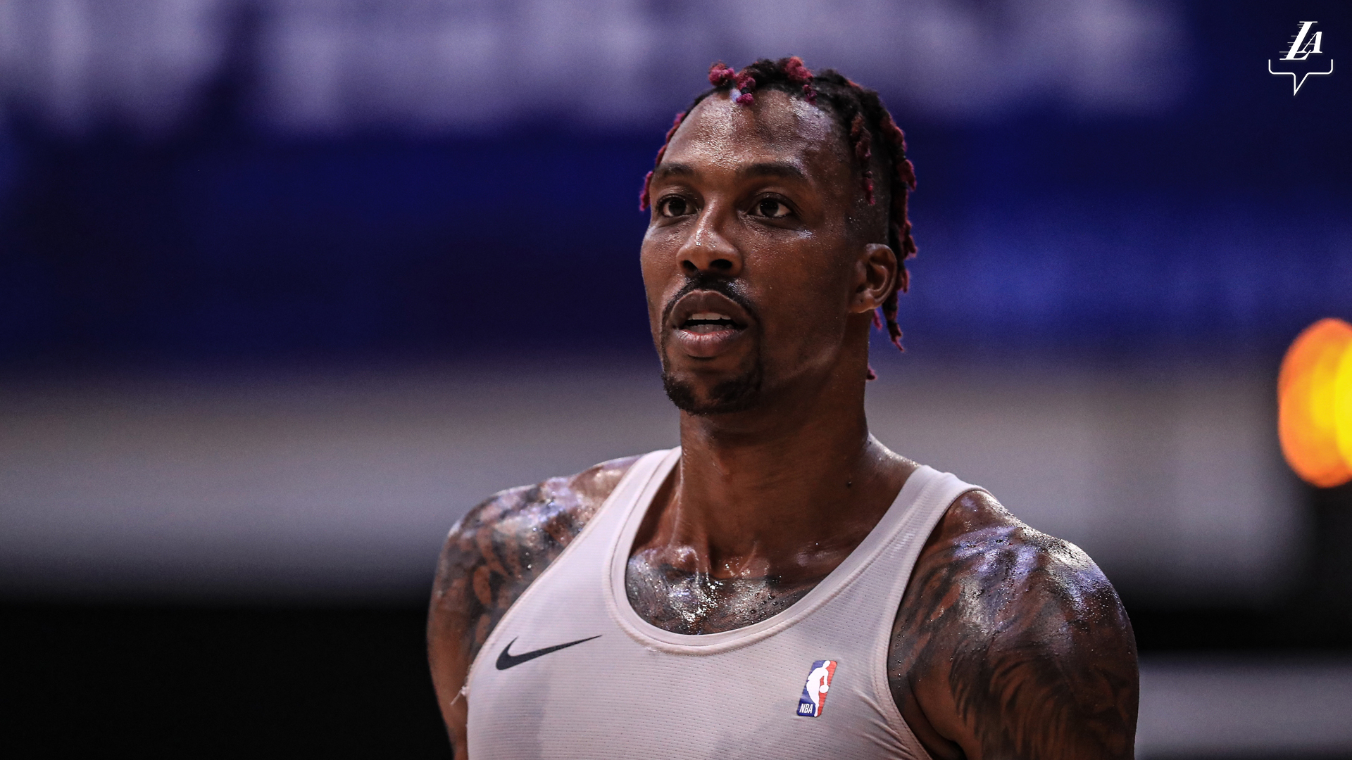 记者：曼联领跑谢什科争夺战，莱比锡要价7500万欧+浮动（曼联在谢什科争夺战中暂居领先，莱比锡标价7500万欧外加浮动条款）