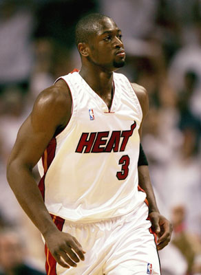 禁区对决完胜！灰熊首节内线得分24-4开拓者（灰熊首节内线统治：禁区得分24-4压制开拓者）