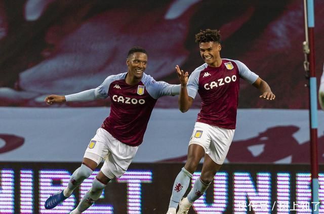 潇洒！杰伦·布朗晃飞斯科蒂·巴恩斯 中投命中率队打出8-0攻击波（杰伦·布朗晃倒巴恩斯中投命中，率队掀起8-0攻势）