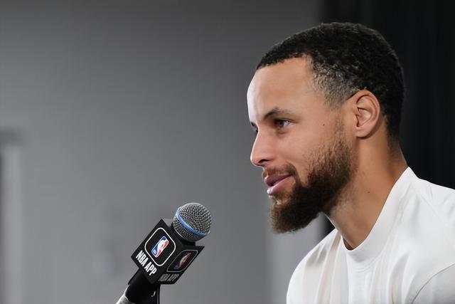 申花官方庆生海报出现低级翻译错误，将32nd写成32th（申花生日海报翻译乌龙：将32nd误标为32th）