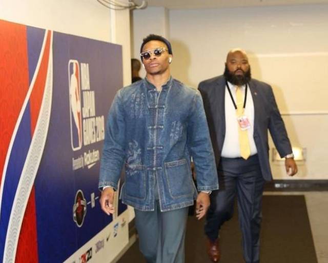 姆巴佩调侃破坏点球点：对方支撑脚要是打滑，我们就赚到了（姆巴佩打趣：弄坏点球点若让对手支撑脚打滑，我们就占便宜）