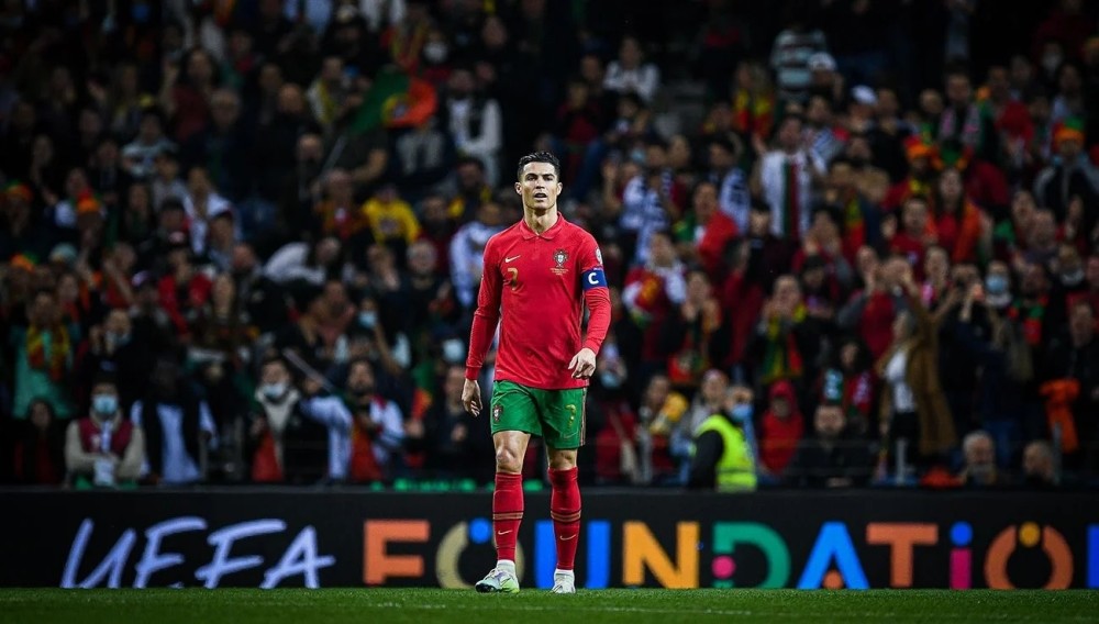 德甲60年头一遭！中国乒乓名将登传奇封面，王励勤都要偷师（德甲60年首例：中国乒乓名将登上传奇封面，连王励勤也要取经）