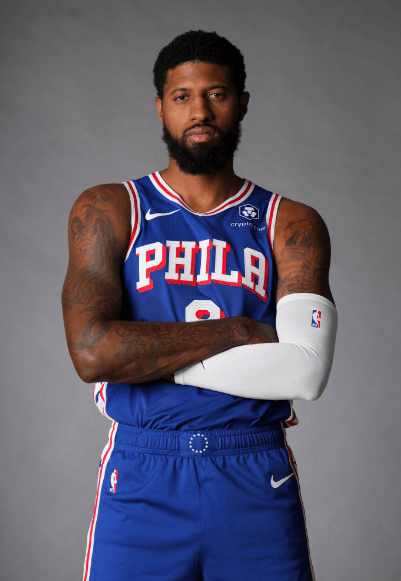 皇社81岁股东：扬赫尔还没我健壮；4000多万就买仨看医务室的（皇社81岁股东炮轰：我比扬赫尔还结实，砸四千余万只买来三名医务室常客）