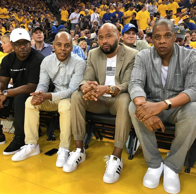 印媒披露：一名官员在索要签名时划伤梅西，后者要求离场（印媒：官员索签名时划伤梅西，梅西随即要求离场）